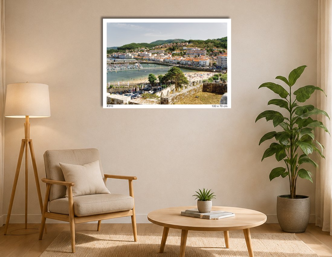 Fotografía mural de Baiona en formato paisaje, enmarcada en el hogar